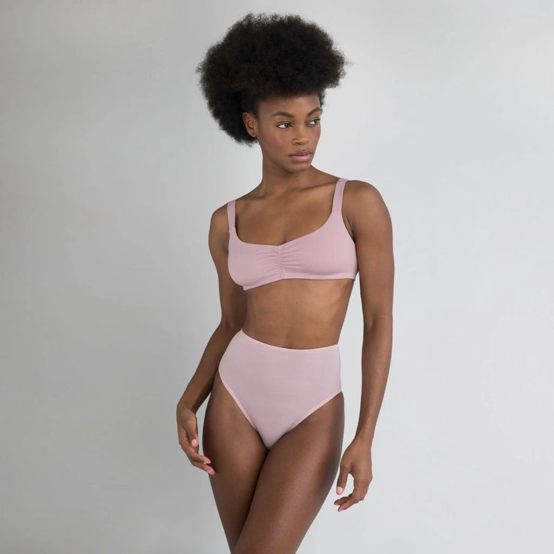 Caress Sweetheart Bralette Fleur Pink - Monique Morin Model 5’8’’ 34B wearing size S
