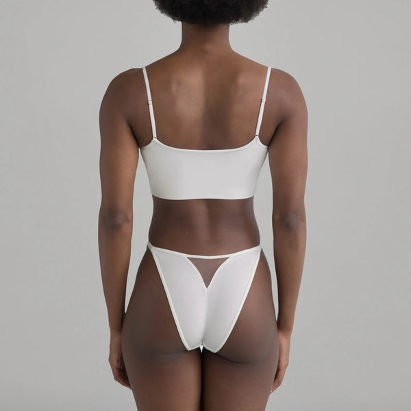 Monique Morin Model 5’8’’ wearing size XS