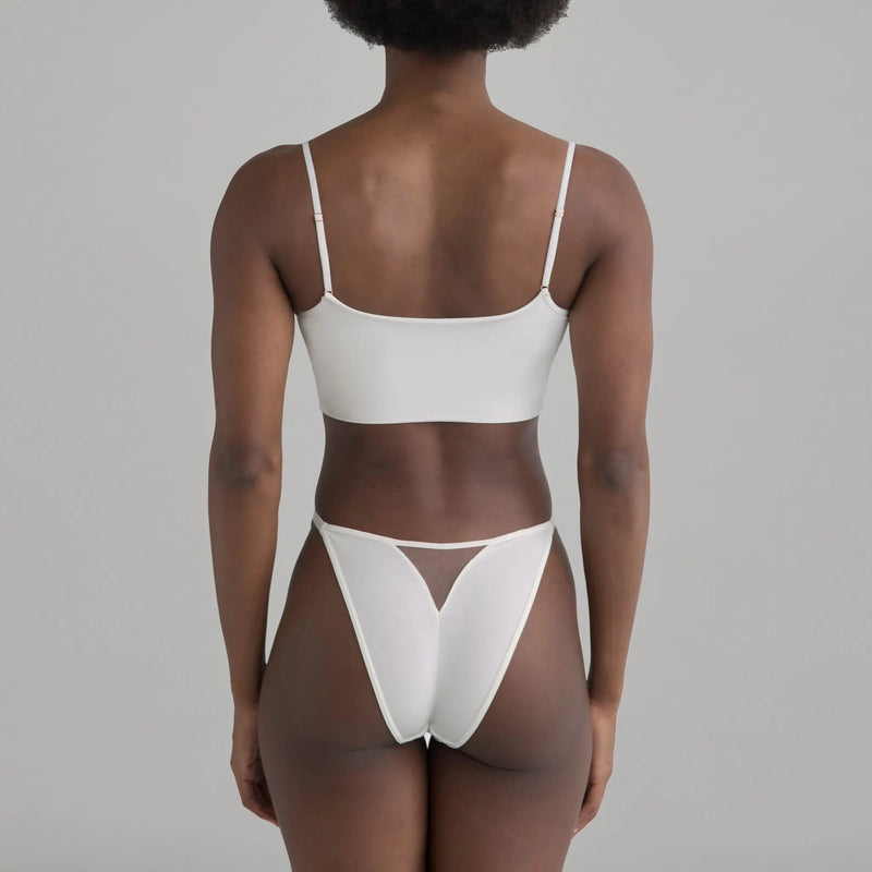 Monique Morin Model 5’8’’ wearing size XS