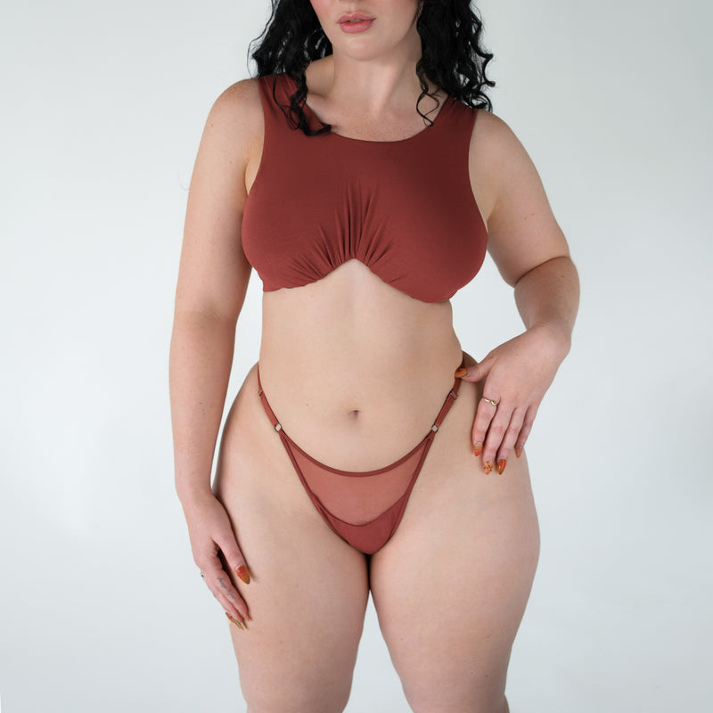 Model 5'5" 34C wearing size M bra and L bottom