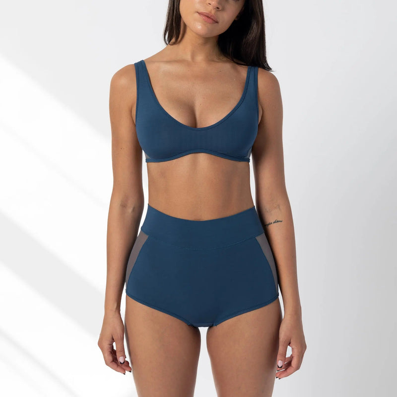 Model 5'7" wearing size S