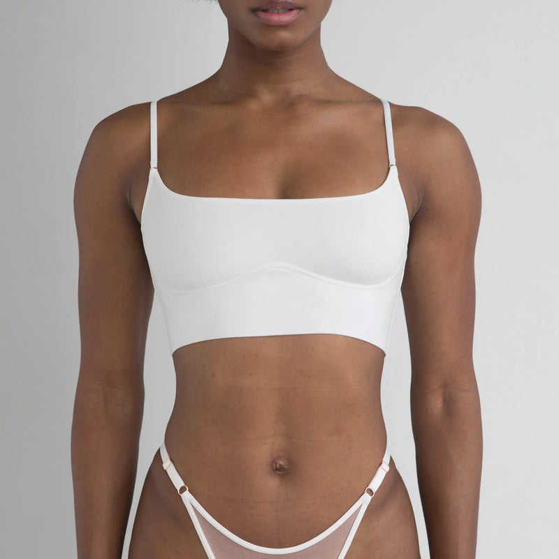 Monique Morin Model 5’8’’ 34B wearing size S