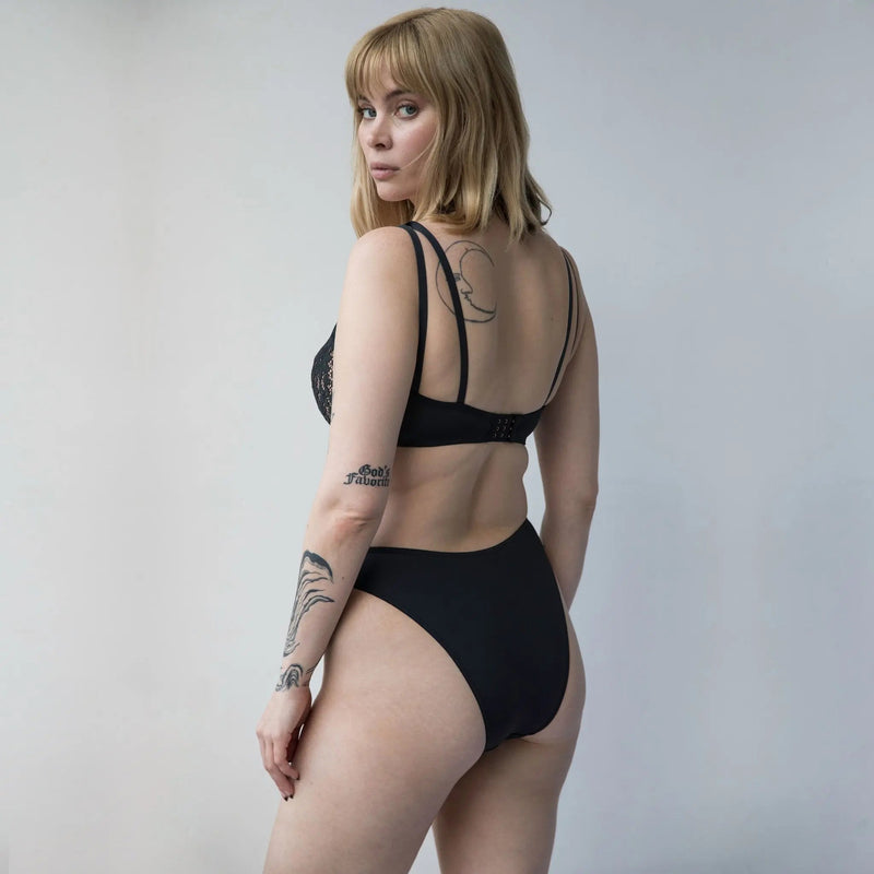 Monique Morin Model 5'9" wearing size 34D