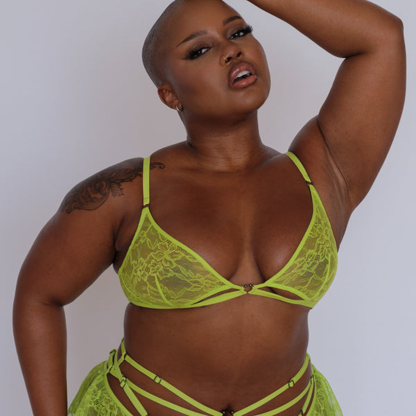 Model 54'11" wearing size L