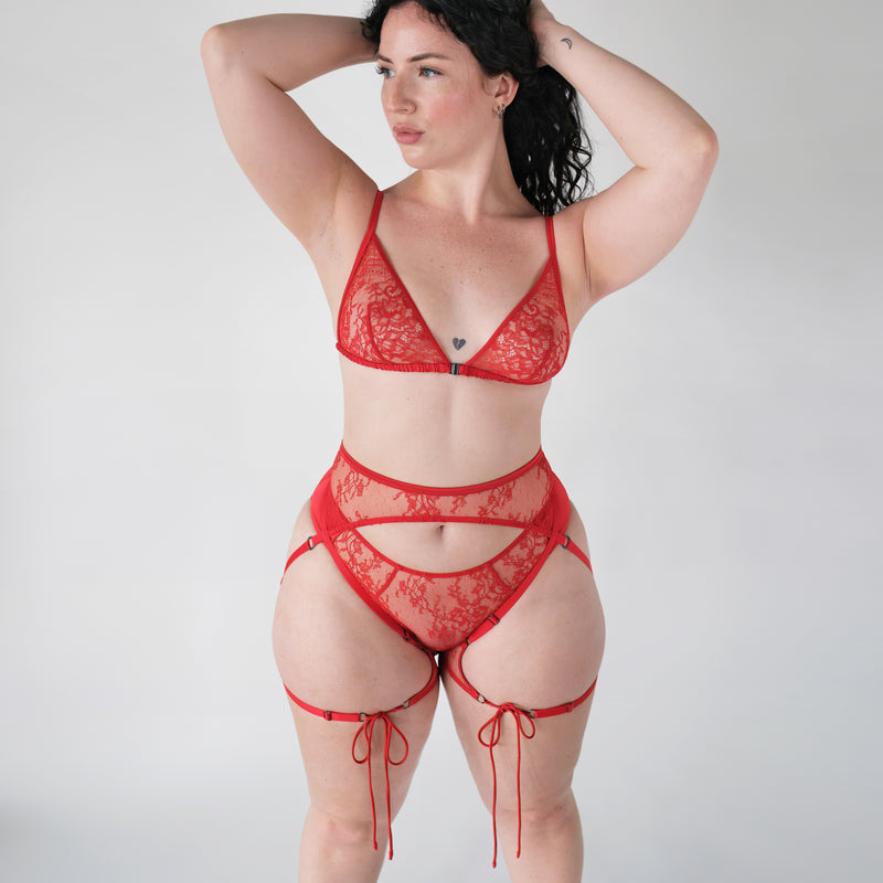 Model 5'5" 34C wearing size M