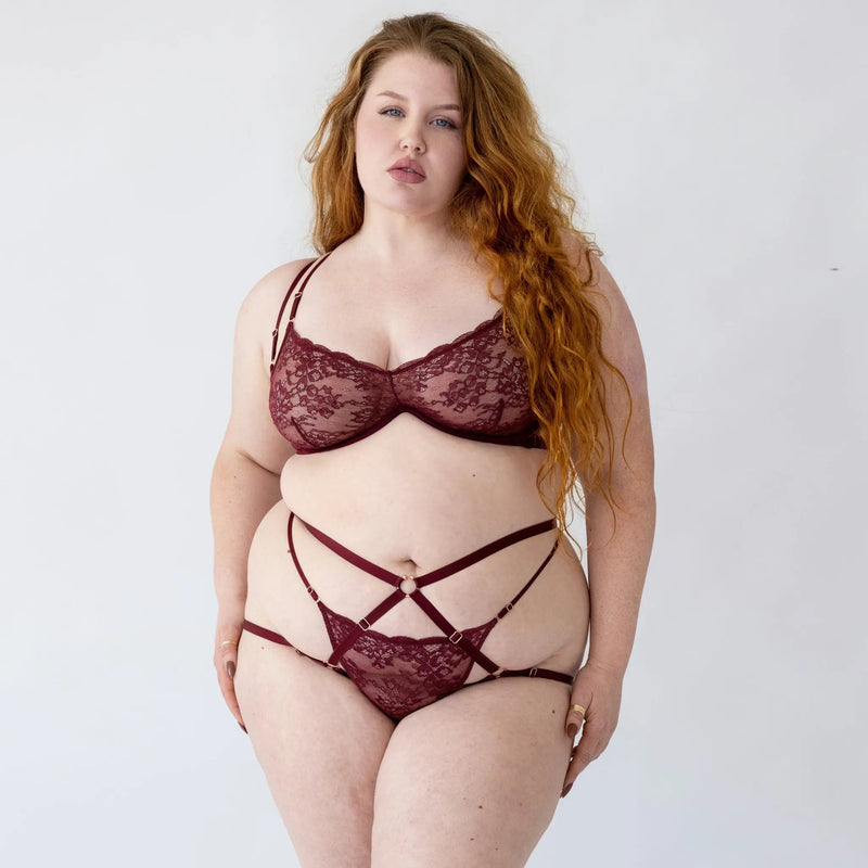 Model 5'4" wearing size XL/1X