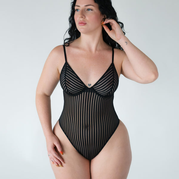 Model 5'5 34C wearing size M