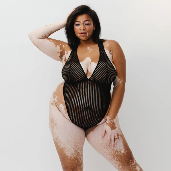 Monique Morin Model 5'8" 38F wearing size 2X