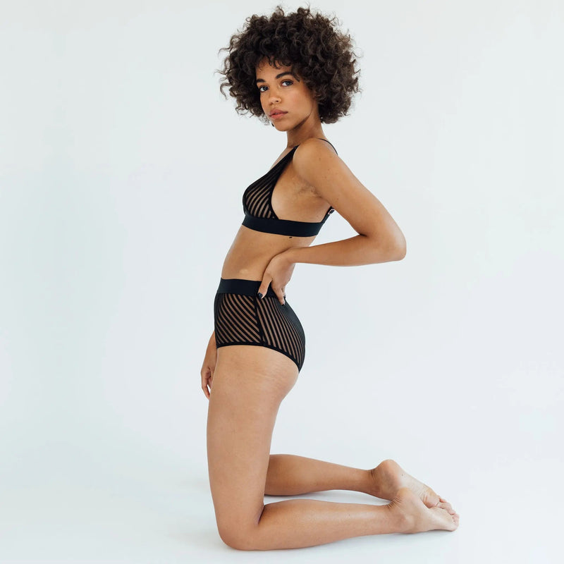 Monique Morin Model 5'9" 32C wearing size S
