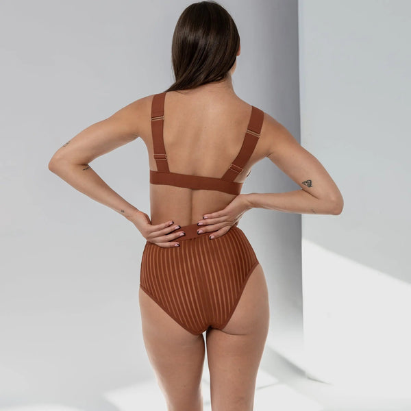 Model 5'7" wearing size S
