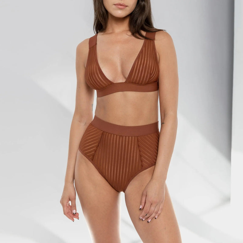 Model 5'7" wearing size S