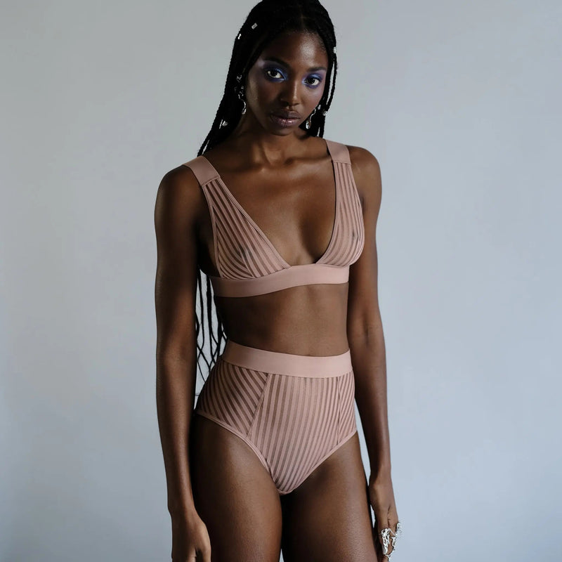 Monique Morin Model 5'10 wearing size S