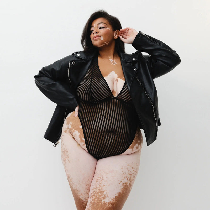 Monique Morin Model 5'8" 38F wearing size 2X