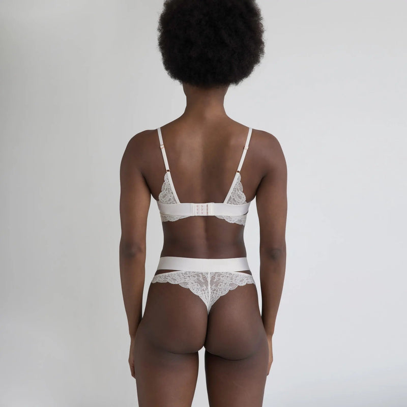 Monique Morin Model 5’8’’ 34B wearing size S
