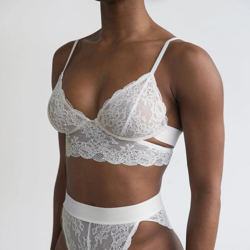 Monique Morin Model 5’8’’ 34B wearing size S