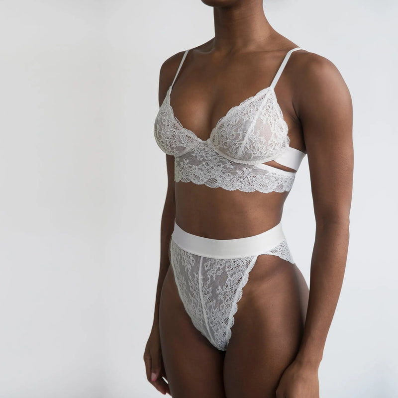 Monique Morin Model 5’8’’ wearing size XS