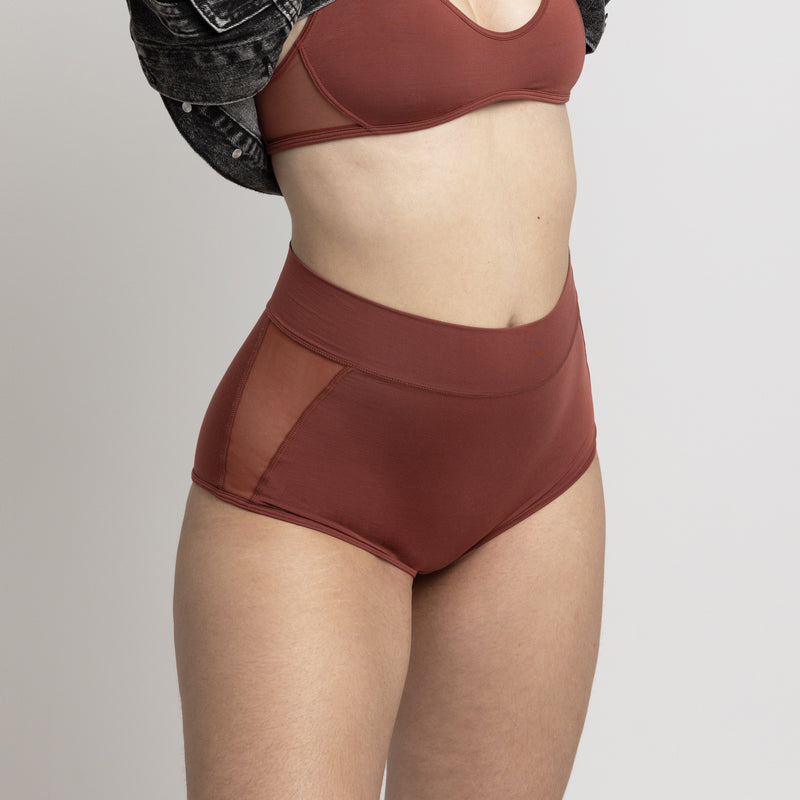 Model 5'4" 34B wearing size S
