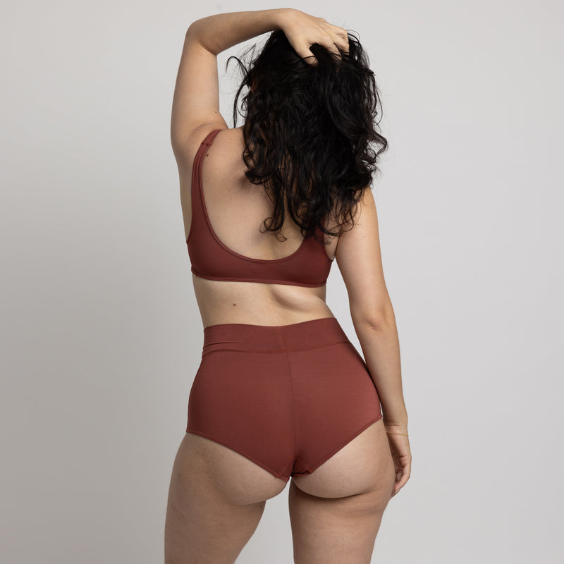 Model 5'4" 34B wearing size S