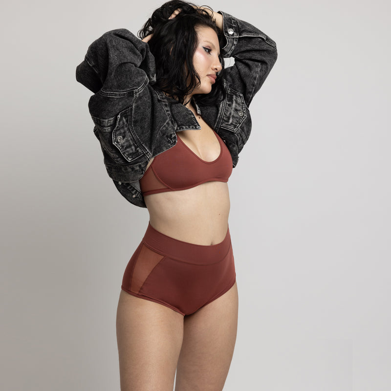 Model 5'4" 34B wearing size S