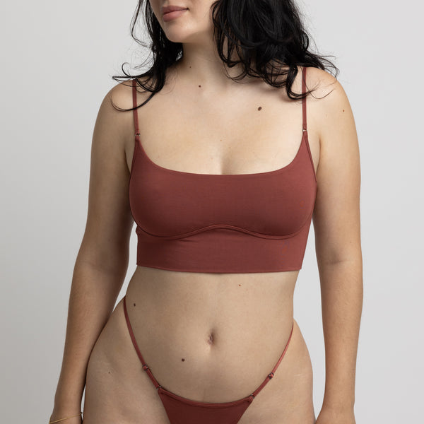Model 5'4" 34B wearing size S