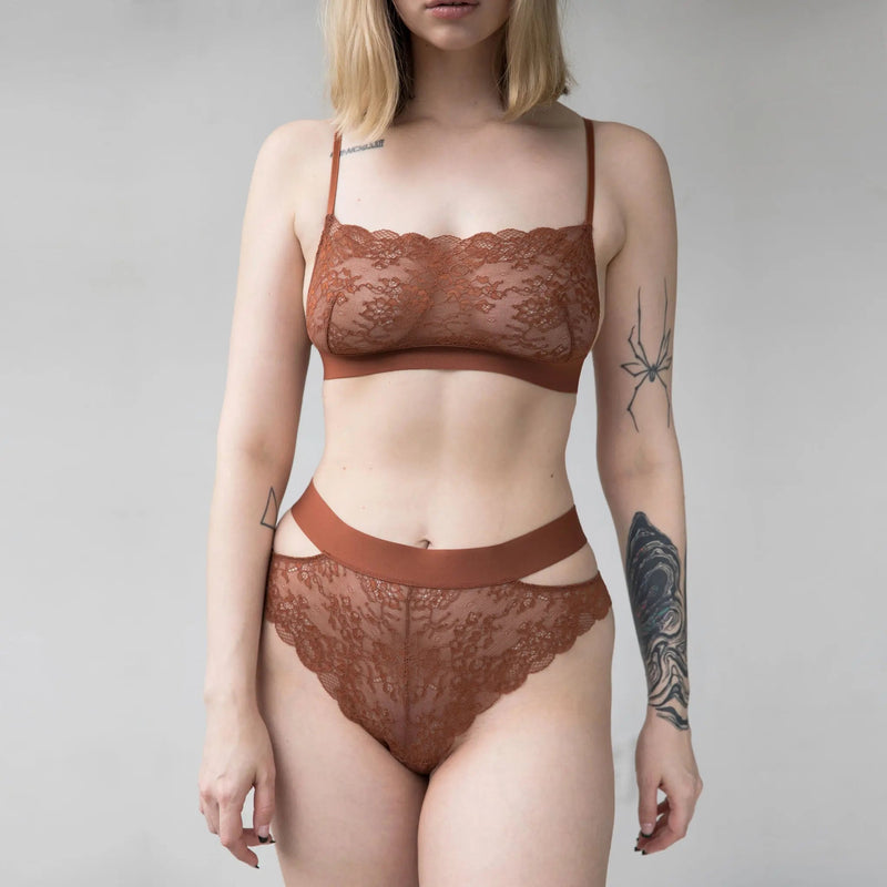 Monique Morin Model 5'9" wearing size M