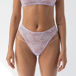 Model 5'7" wearing size S