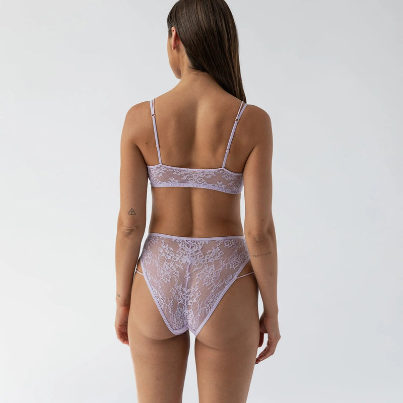 Model 5'7" wearing size S